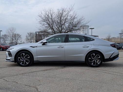 Aero Silver 2024 Hyundai SONATA SEL