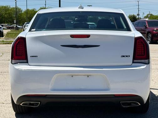 Bright White Clearcoat 2021 Chrysler 300 Touring