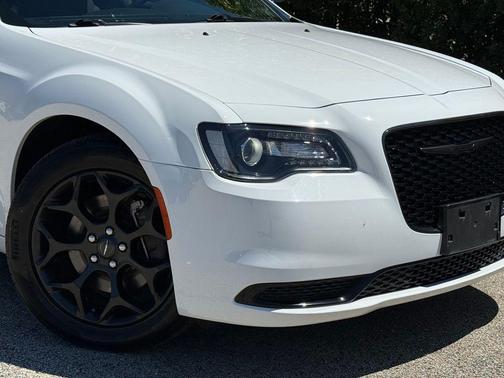 Bright White Clearcoat 2021 Chrysler 300 Touring
