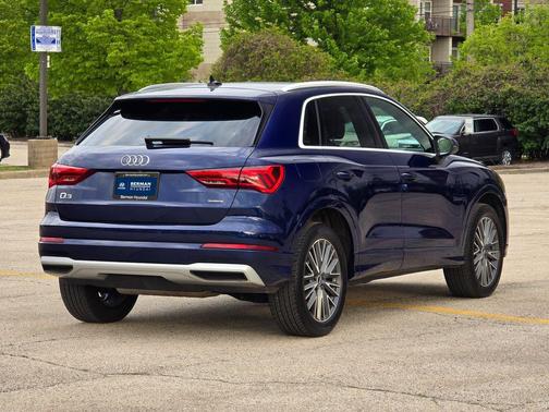 Navarra Blue Metallic 2022 Audi Q3 40 Premium