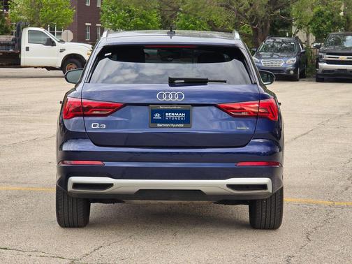 Navarra Blue Metallic 2022 Audi Q3 40 Premium