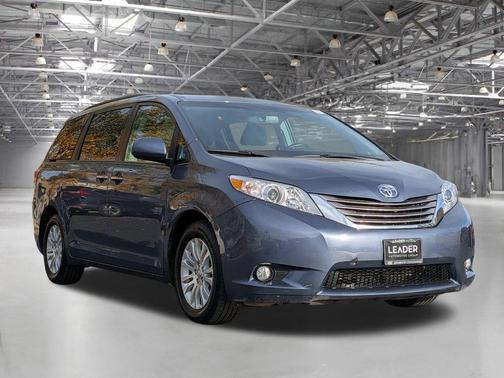 2017 Toyota Sienna XLE
