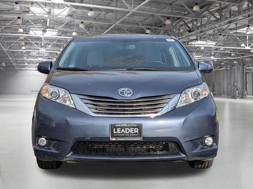 2017 Toyota Sienna XLE