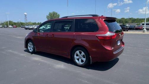 2018 Toyota Sienna LE