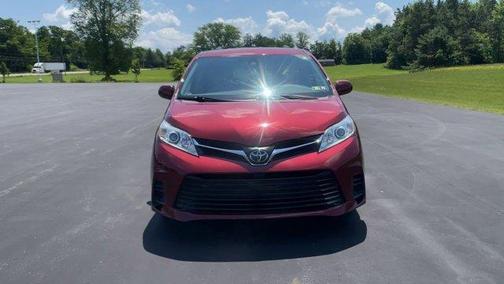 2018 Toyota Sienna LE