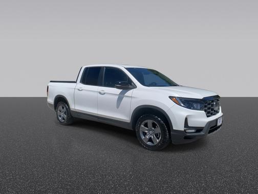 Platinum White Pearl 2024 Honda Ridgeline