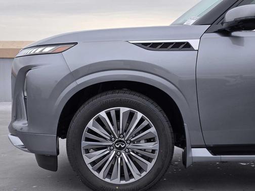 Dynamic Metal 2026 INFINITI QX80 Luxe