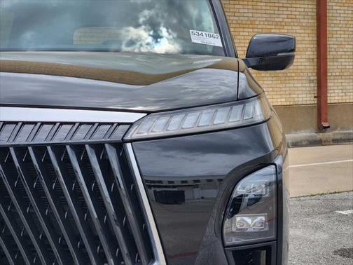 2025 INFINITI QX80 Luxe