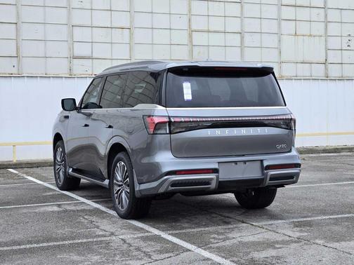 Dynamic Metal 2026 INFINITI QX80 Luxe