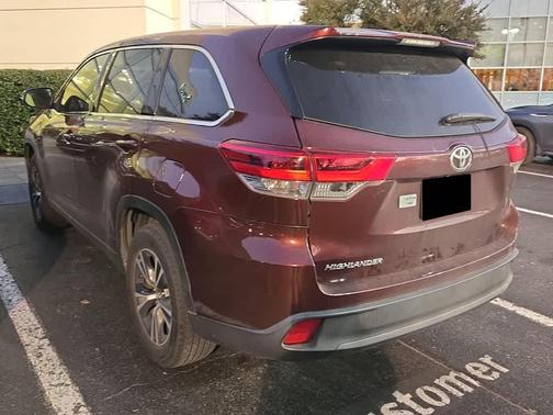 2019 Toyota Highlander LE