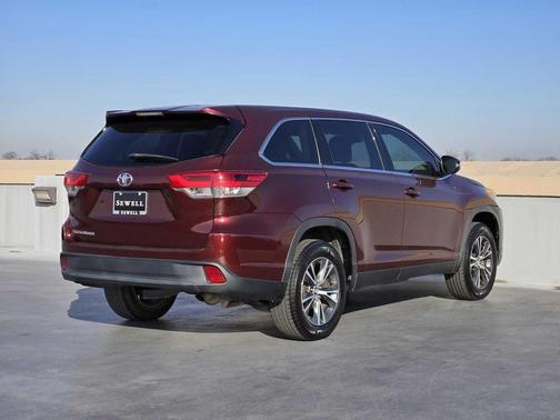 2019 Toyota Highlander LE