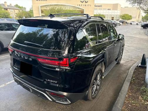 2022 Lexus LX 600 Base