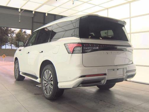 2025 INFINITI QX80 SENSORY AWD