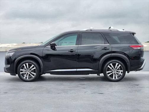 2023 Nissan Pathfinder Platinum FWD