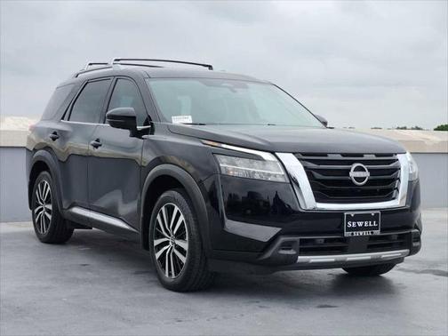 2023 Nissan Pathfinder Platinum FWD