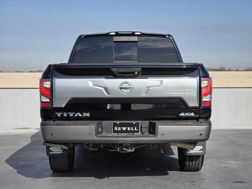 2021 Nissan Titan Platinum Reserve