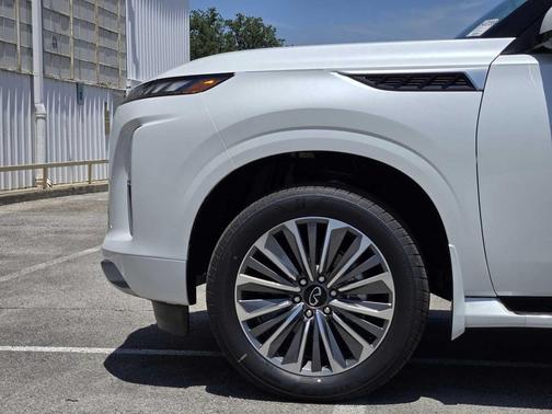 Radiant White 2026 INFINITI QX80 Luxe