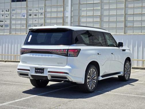 Radiant White 2026 INFINITI QX80 Luxe