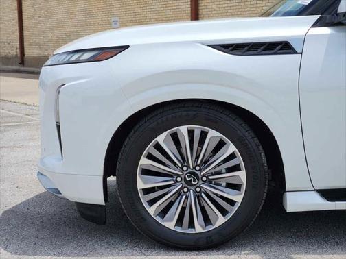 2025 INFINITI QX80 Luxe