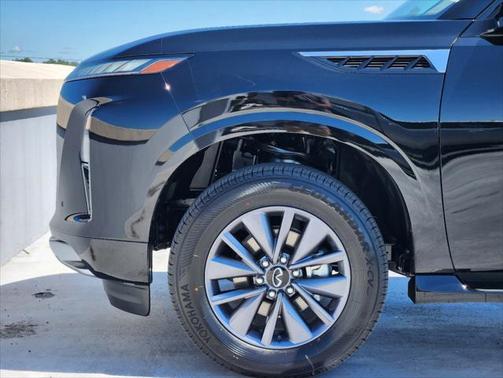 2025 INFINITI QX80 PURE