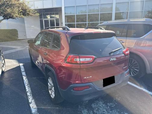 2016 Jeep Cherokee Sport