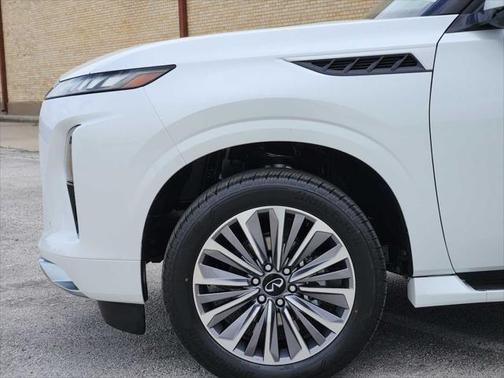 2025 INFINITI QX80 Luxe