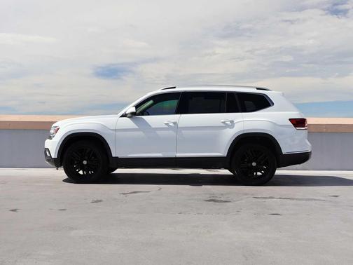 Pure White 2019 Volkswagen Atlas 3.6L SEL Premium