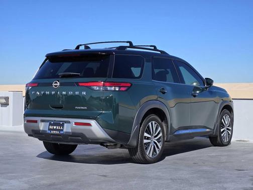 2022 Nissan Pathfinder Platinum 2WD
