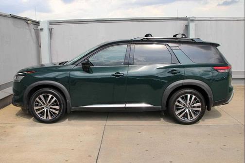 2022 Nissan Pathfinder Platinum 2WD