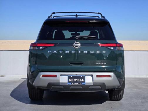2022 Nissan Pathfinder Platinum 2WD