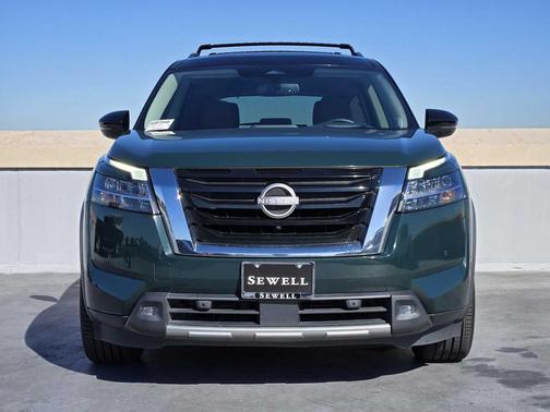 2022 Nissan Pathfinder Platinum 2WD