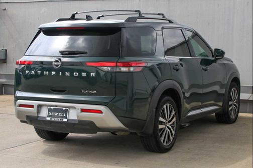 2022 Nissan Pathfinder Platinum 2WD