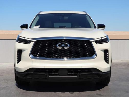 Majestic White 2024 INFINITI QX60 Luxe