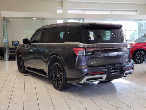 2025 INFINITI QX80 Luxe