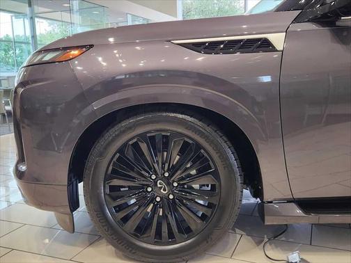 2025 INFINITI QX80 Luxe