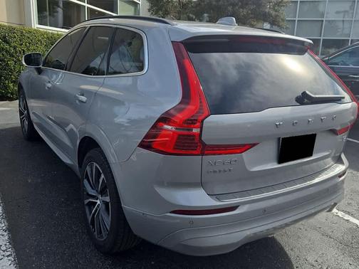 2022 Volvo XC60 B5 Momentum