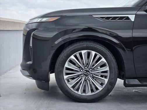 2025 INFINITI QX80 Luxe