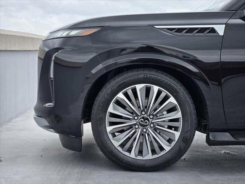 2025 INFINITI QX80 Luxe
