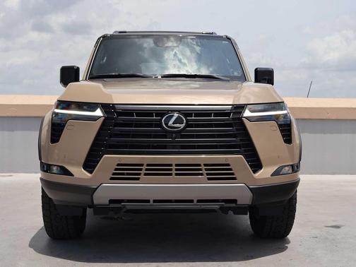 Earth/Black Roof 2026 Lexus GX 550 Overtrail+