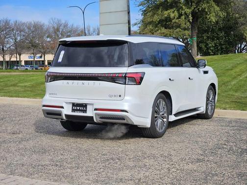 Radiant White 2026 INFINITI QX80 Luxe