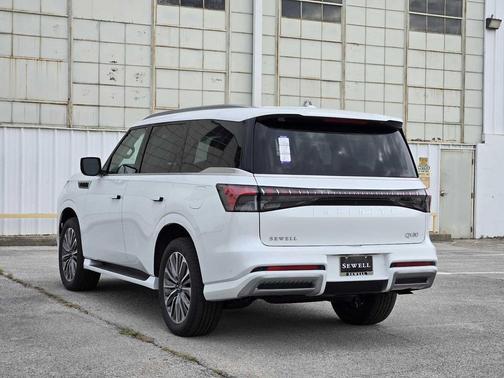 Radiant White 2026 INFINITI QX80 Luxe