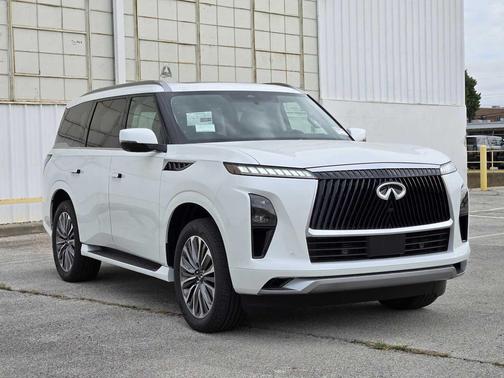 Radiant White 2026 INFINITI QX80 Luxe