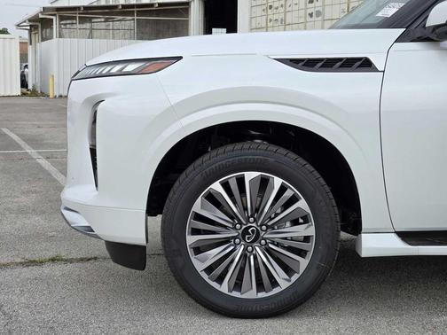 Radiant White 2026 INFINITI QX80 Luxe