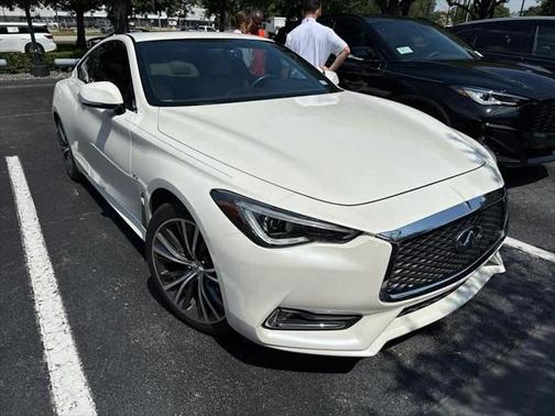 2018 INFINITI Q60 2.0t LUXE