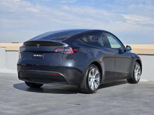 2024 Tesla Model Y RWD