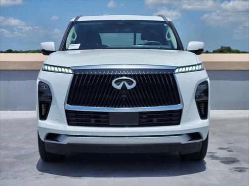2025 INFINITI QX80 Luxe