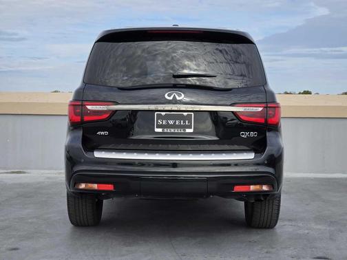 2024 INFINITI QX80 SENSORY AWD