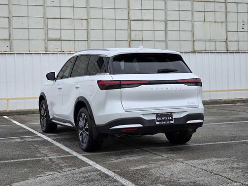 Radiant White 2026 INFINITI QX60 LUXE FWD