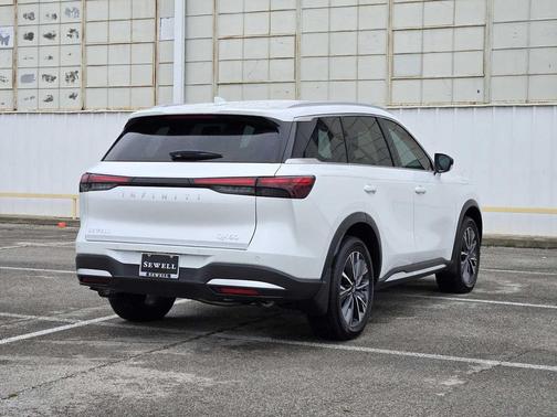 Radiant White 2026 INFINITI QX60 LUXE FWD