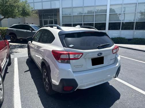 Crystal White Pearl 2019 Subaru Crosstrek 2.0i Premium
